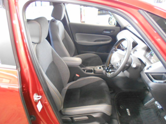 UZ0048317849_8_001.jpg