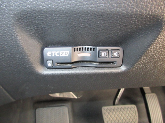 UZ0048417398_11_001.jpg