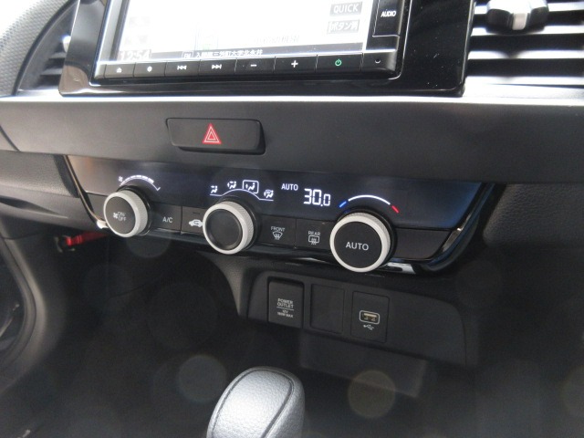 UZ0048413028_19_001.jpg