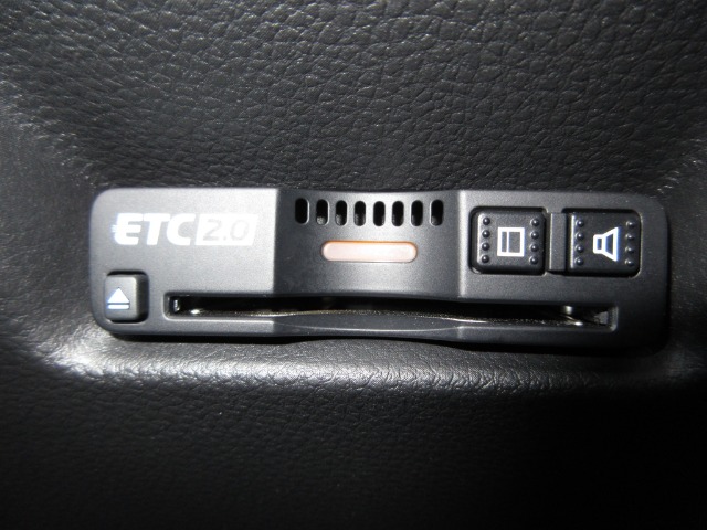 UZ0048334945_13_003.jpg