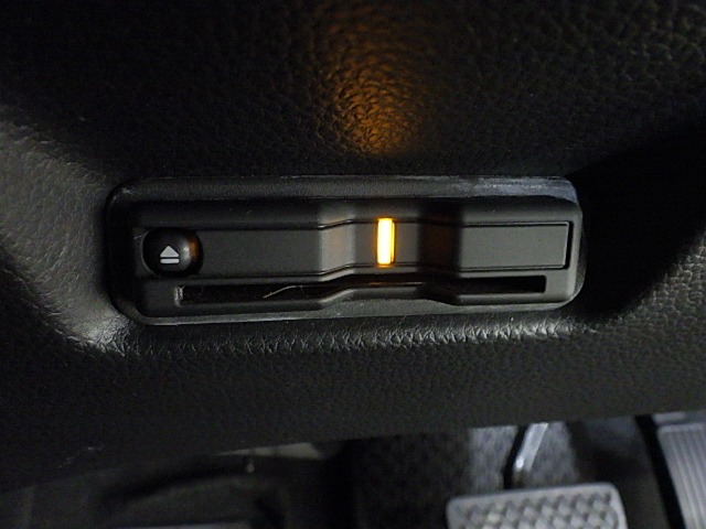 UZ0047790734_30_001.jpg