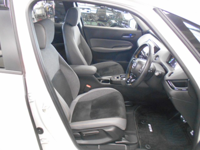 UZ0048490497_8_001.jpg