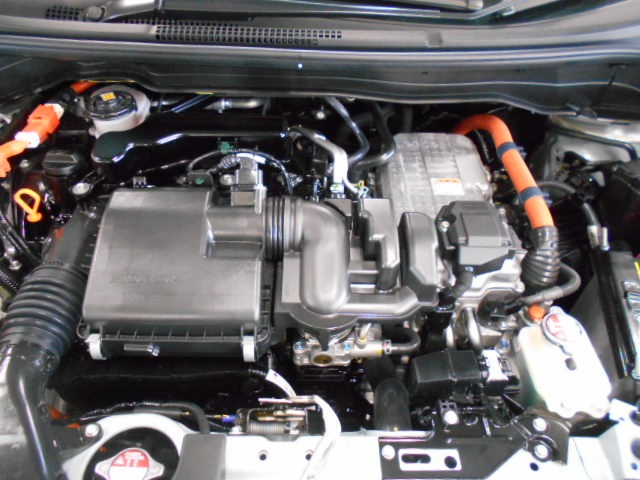 UZ0048374992_38_001.jpg