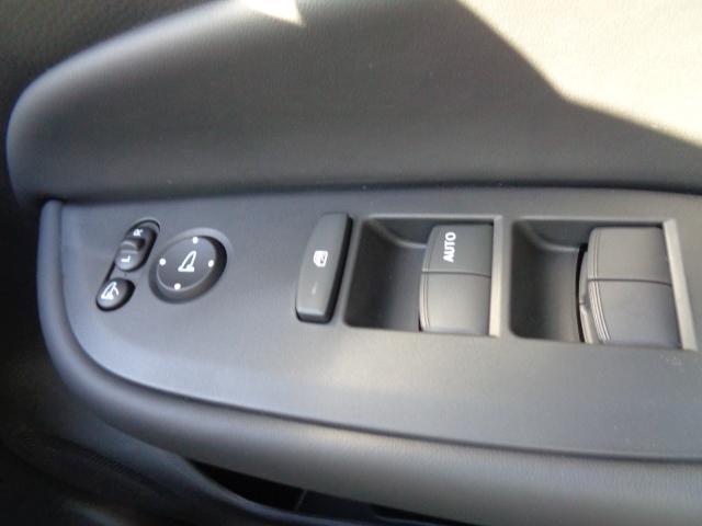 UZ0047430376_4_001.jpg