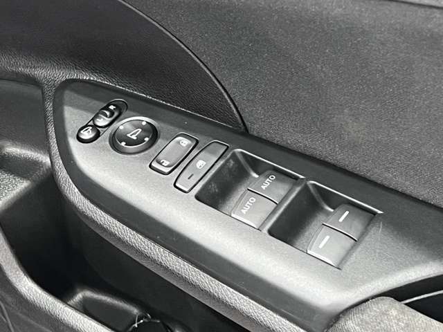 UJ0047771801_39_002.jpg