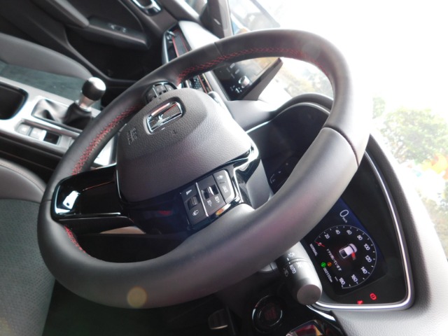 UZ0048291564_39_001.jpg