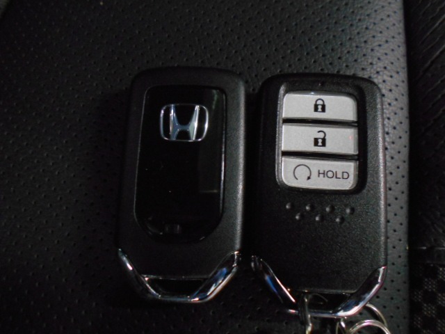 UZ0048458909_18_002.jpg