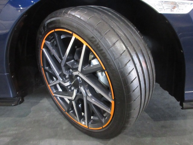 UZ0048189561_37_002.jpg