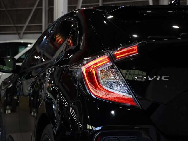 UJ0047630445_15_002.jpg