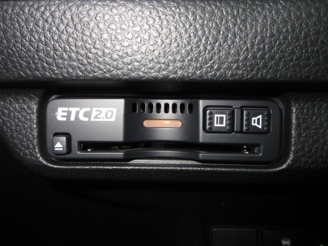 UZ0048472034_11_001.jpg