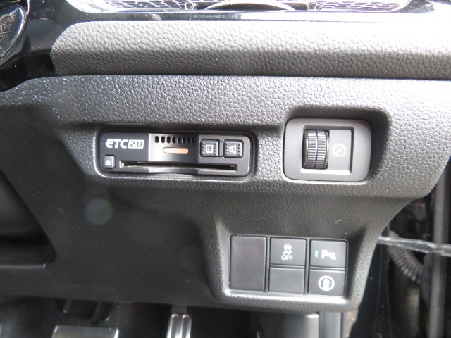 UZ0048478160_11_001.jpg