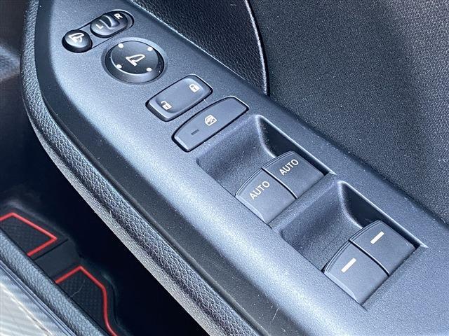 UJ0048393590_32_001.jpg