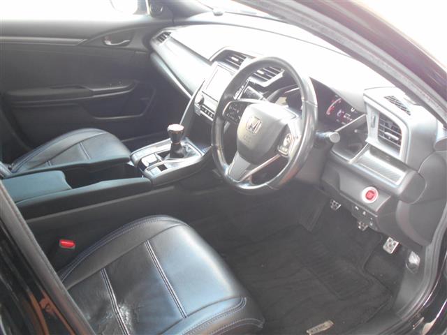 UZ0048567829_12_001.jpg
