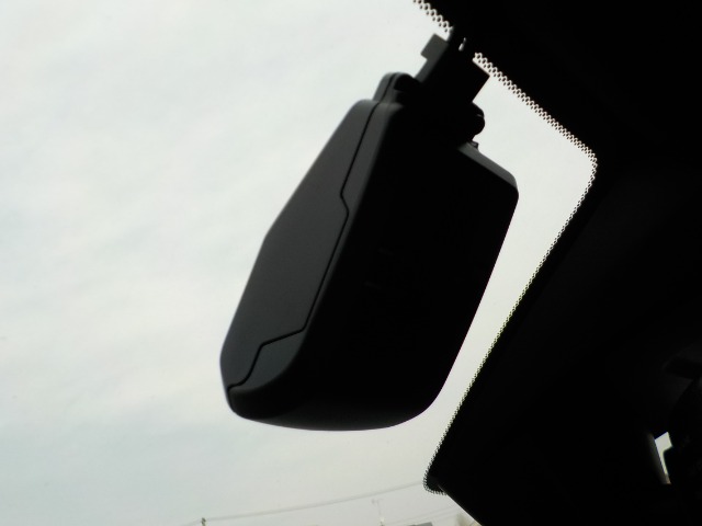 UZ0048445881_18_001.jpg