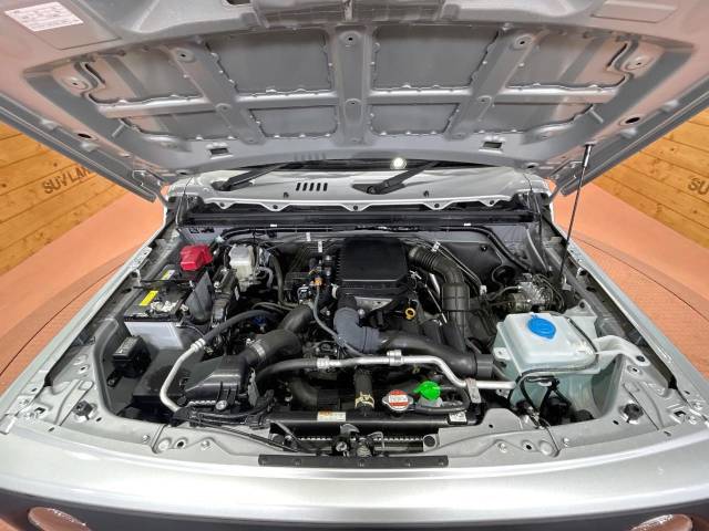 UZ0048009601_18_001.jpg