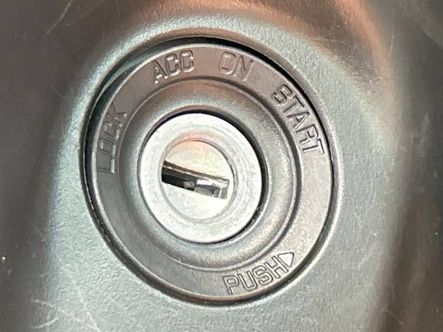 UZ0048009601_45_001.jpg