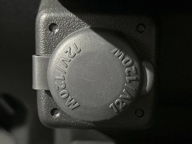 UZ0048009601_59_001.jpg
