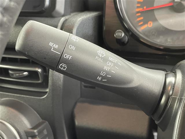 UZ0048347990_37_002.jpg