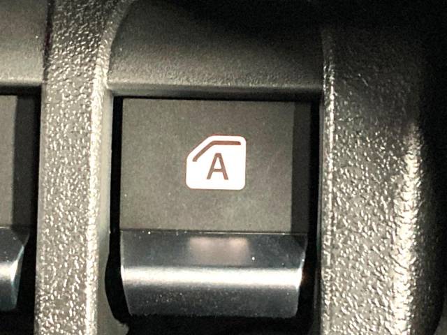 UZ0048397681_44_001.jpg