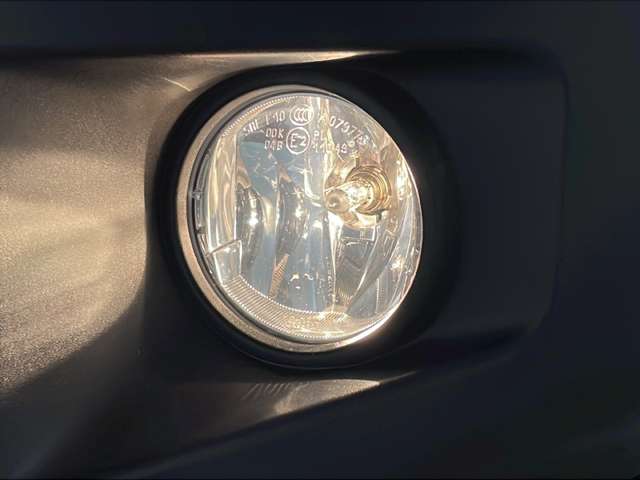 UZ0048047889_61_002.jpg