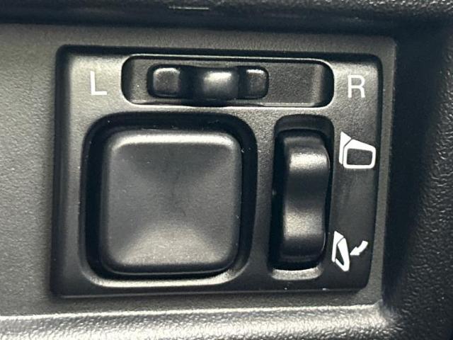 UZ0048393873_17_001.jpg
