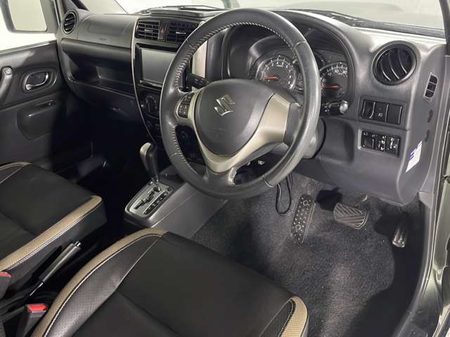 UZ0048380083_15_003.jpg