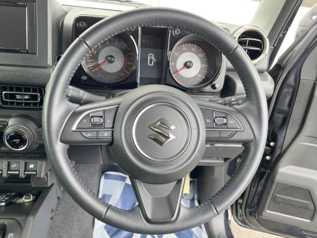 UZ0048078884_11_001.jpg