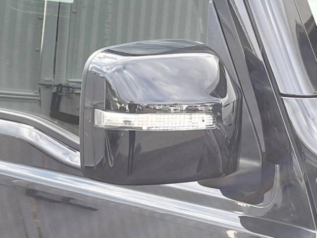 UZ0048078884_37_001.jpg