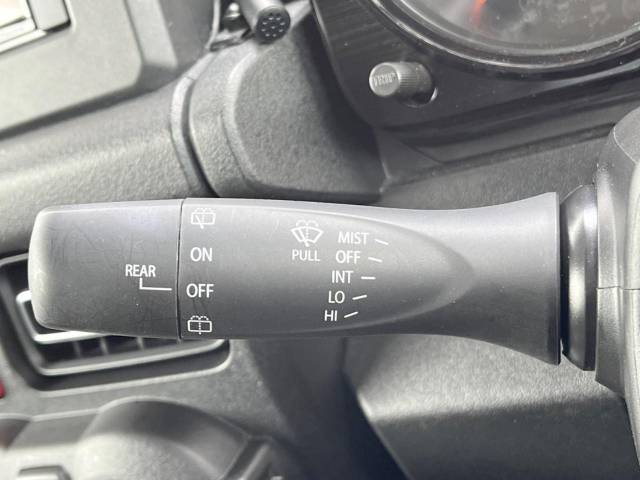 UZ0048078884_71_001.jpg