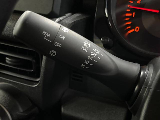 UZ0048097400_38_001.jpg
