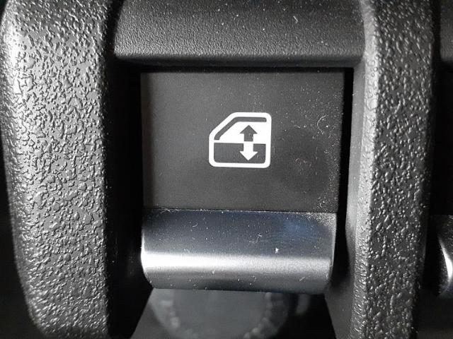 UZ0048356671_50_001.jpg