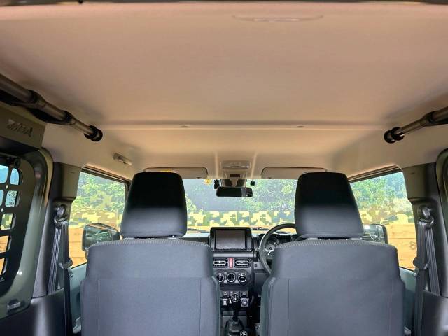 UZ0048176002_71_001.jpg
