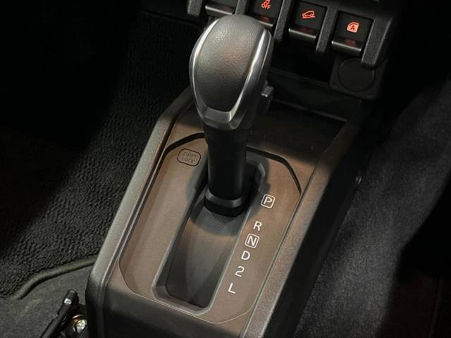 UZ0047859977_34_001.jpg
