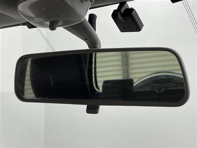 UZ0048346383_18_002.jpg