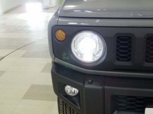 UZ0048171901_18_001.jpg