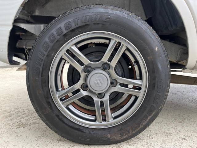 UZ0048272770_39_001.jpg