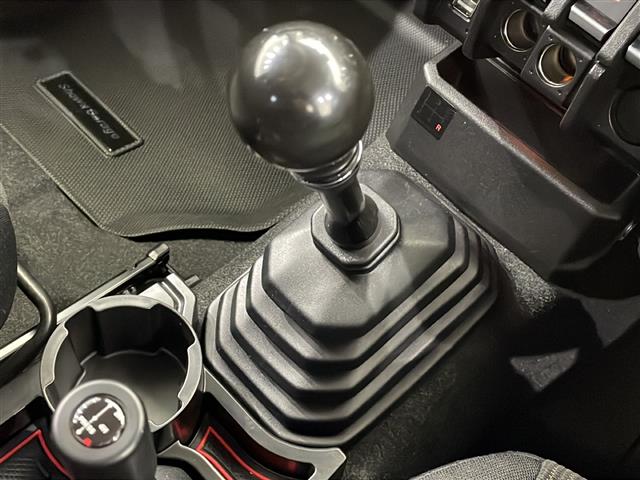 UZ0048204609_19_002.jpg
