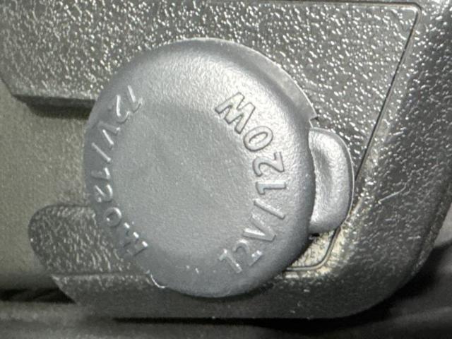 UZ0048036779_52_001.jpg