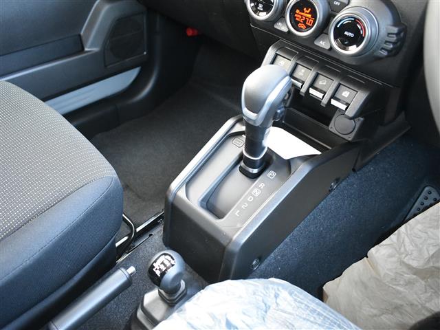 UZ0048377790_19_002.jpg