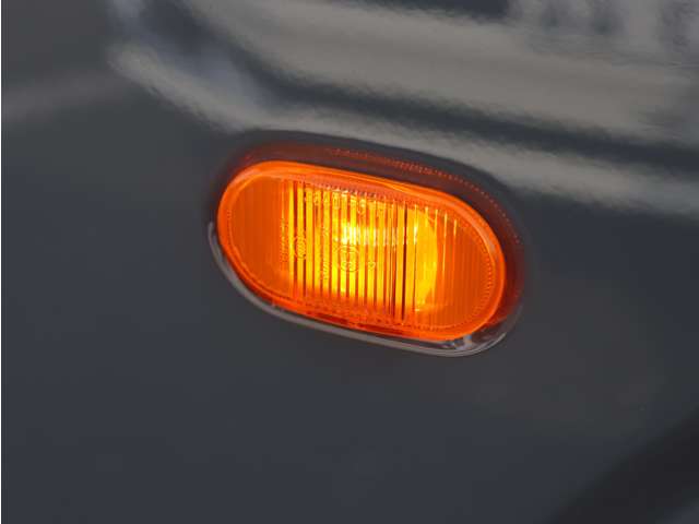 UZ0048559639_34_001.jpg