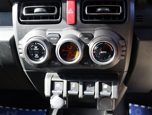 UJ0048570999_16_002.jpg