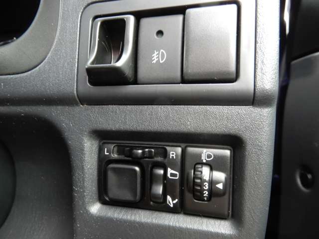 UJ0048565641_38_001.jpg