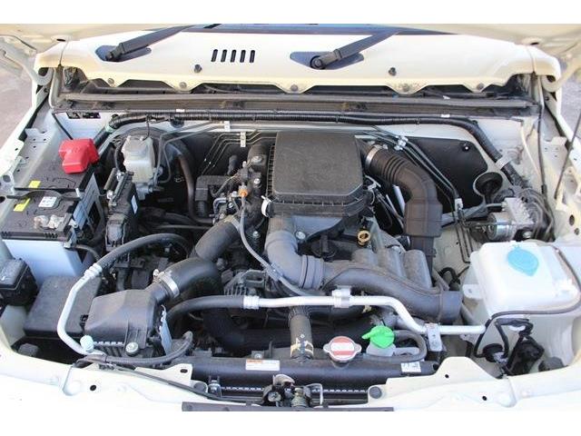 UJ0048329875_19_001.jpg