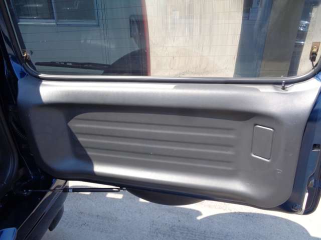 UJ0048368213_35_002.jpg