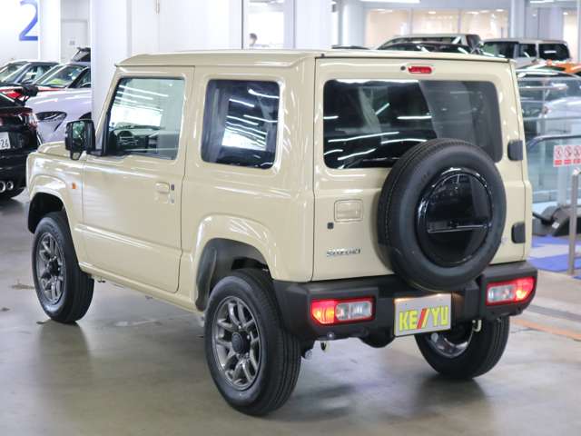 UZ0048267119_10_001.jpg