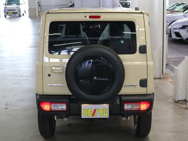 UZ0048267119_9_001.jpg