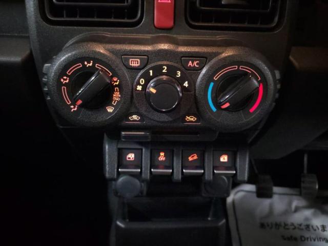 UZ0048518552_19_001.jpg