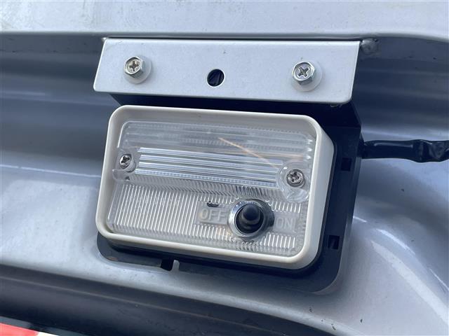 UZ0048194885_18_002.jpg