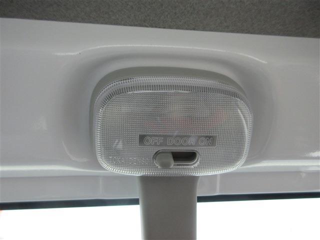 UJ0048469387_19_001.jpg