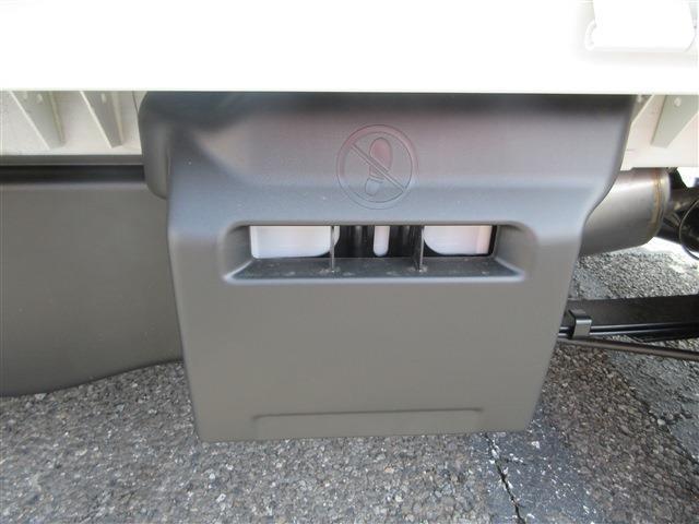 UJ0048469387_63_001.jpg